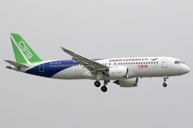 300 ordini dei vettori dopo la prima esibizione del muovo C919 della cinese COMAC,diretto concorrente di Airbus 320 e Boeing 737 Max