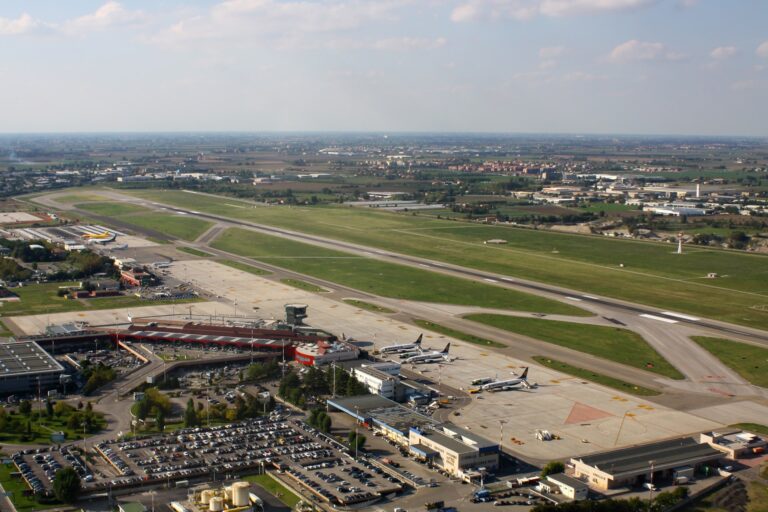 Veduta aerea dell’Aeroporto Guglielmo Marconi di Bologna