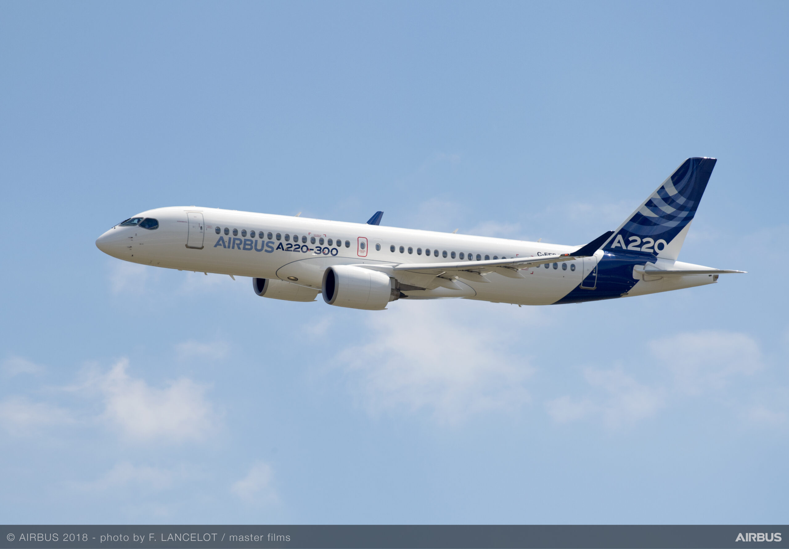 Airbus A220-300 in volo, immagine ufficiale Airbus