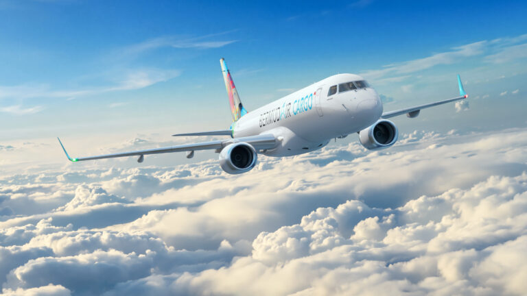 Embraer E190F cargo di BermudAir in volo