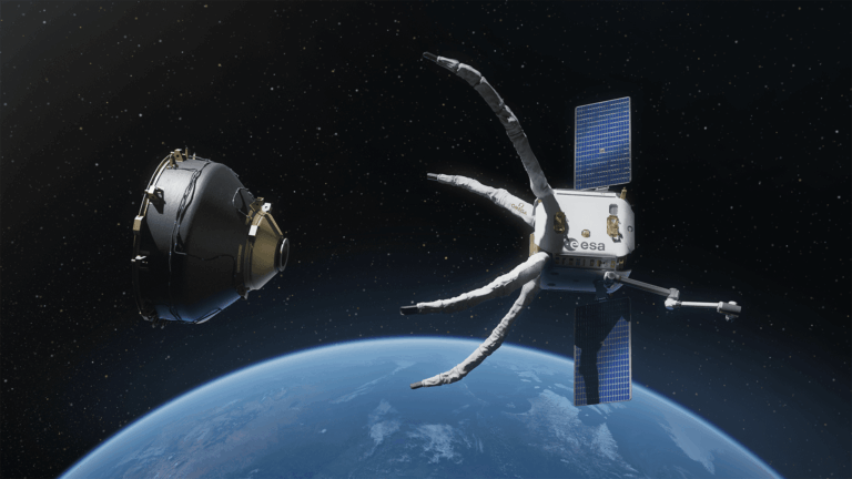 Veicolo robotico ClearSpace in avvicinamento a un satellite da servire