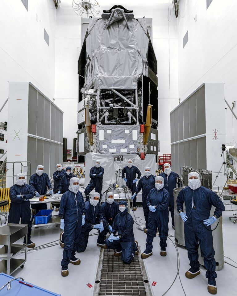 Il telescopio spaziale Roman durante le preparazioni a terra