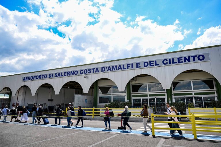 Napoli chiude per lavori: Salerno accoglie voli e quindici destinazioni