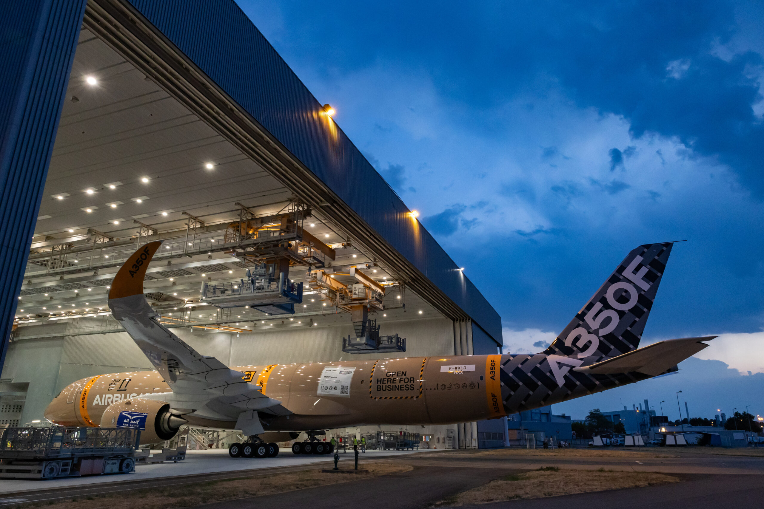 Airbus A350F in volo, immagine stampa ufficiale Airbus