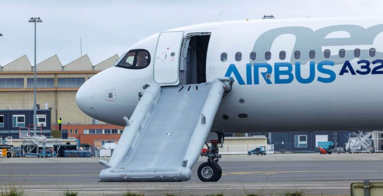 Scivoli d’emergenza, Airbus aggiorna l’allerta: 344 aperture involontarie in cinque anni