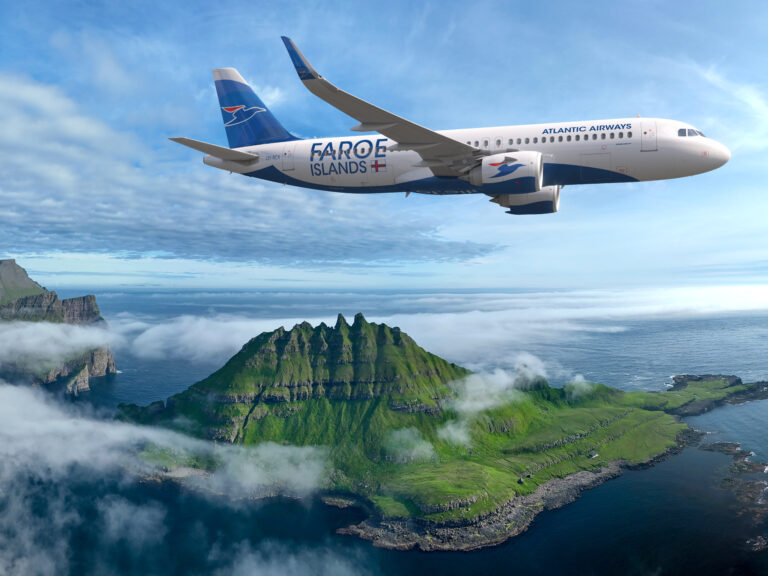 Airbus A320neo Atlantic Airways in volo