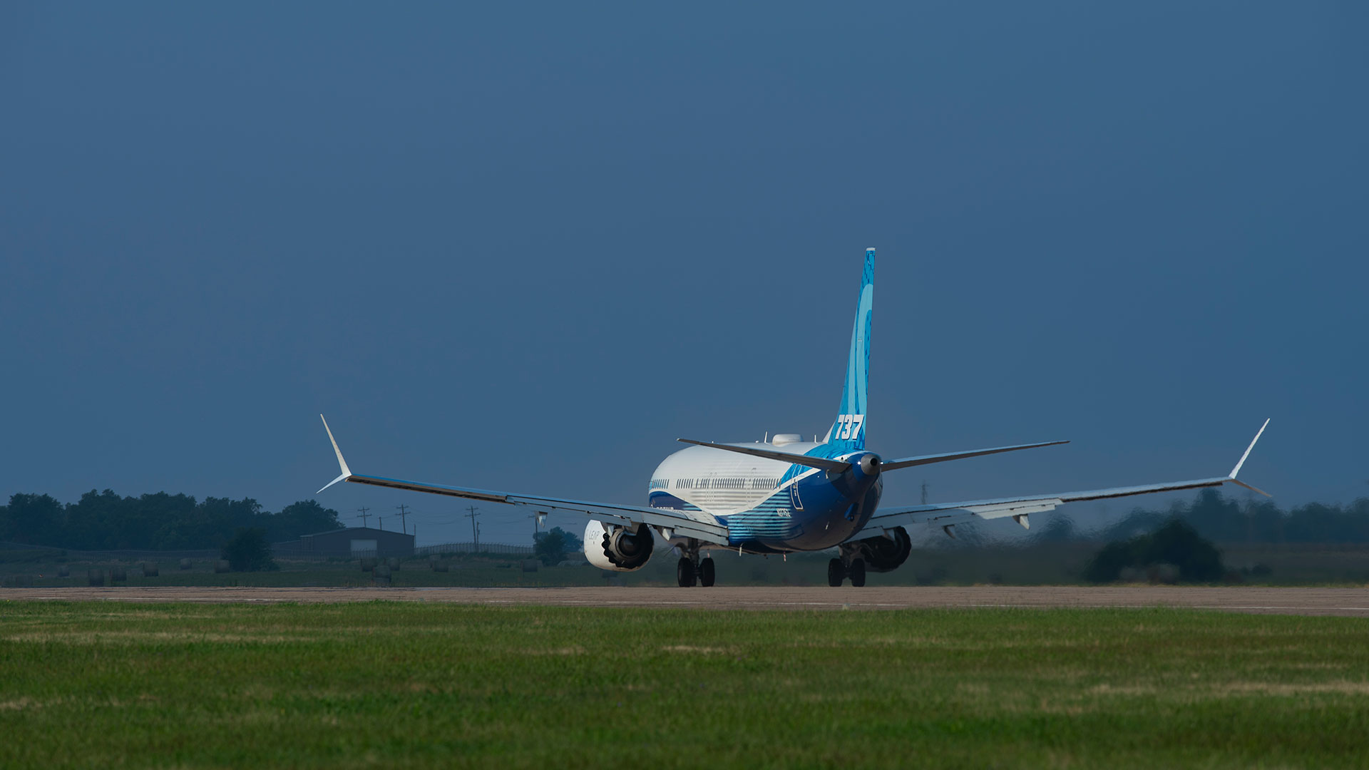 Boeing 737-10 durante una prova di frenata