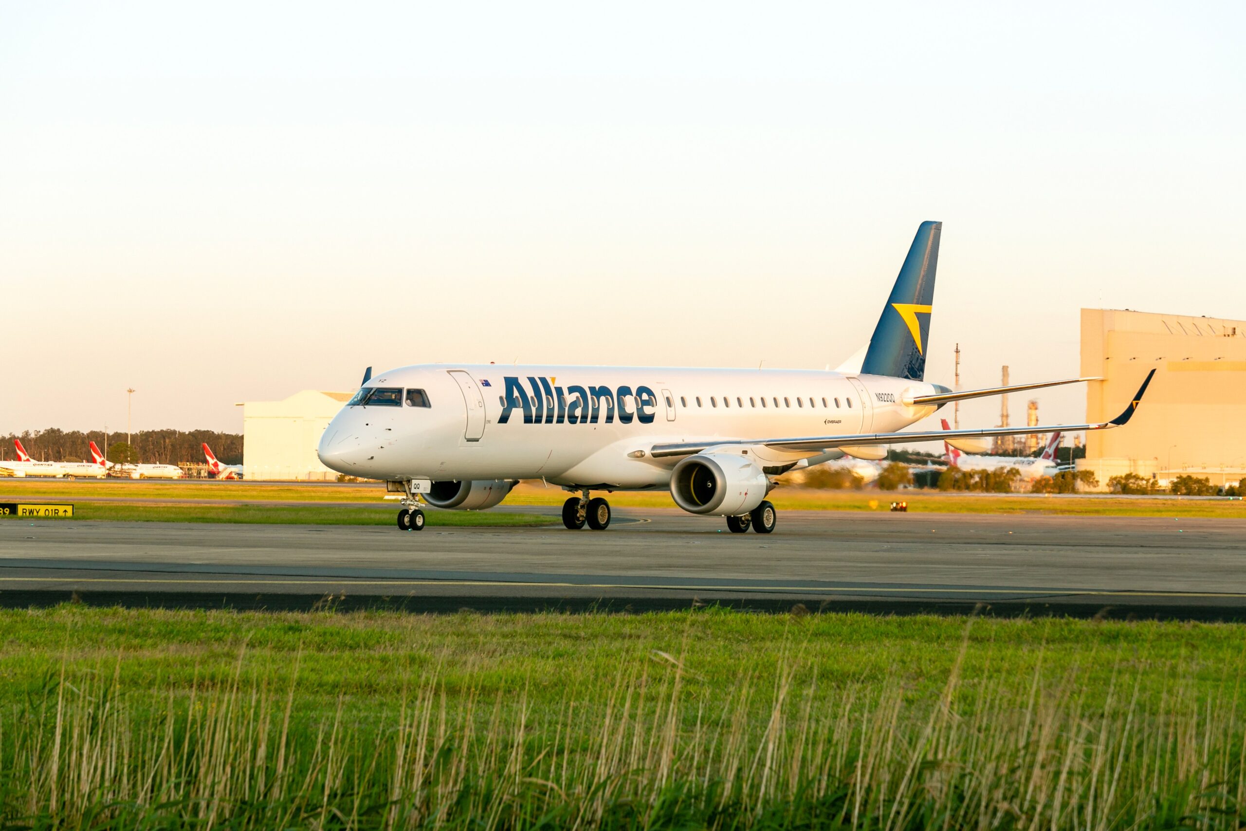 Embraer E190 di Alliance Airlines in volo