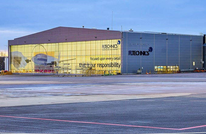 Aeromobile Embraer E-Jet nell’hangar FL Technics