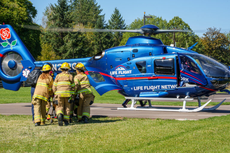 Un elicottero Airbus H135 di Life Flight Network in volo